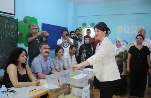 HDP Eş Genel Başkanı Pervin Buldan'ın oy kullandı
