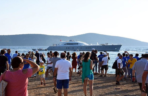 20 milyon euro değerinde! Lüks yat denize indirildi