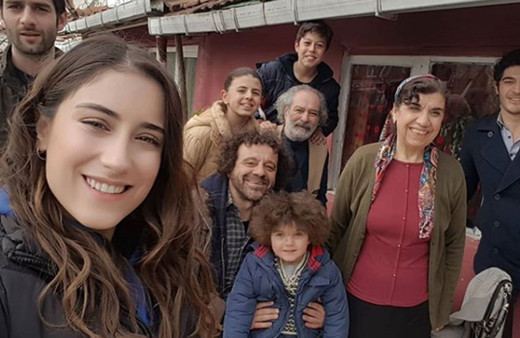 Bizim Hikaye oyuncusu Kadıköy'de kaza geçirdi! 1 kişi ağır yaralı!