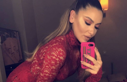 Hadise fotoğraf paylaştı göğüs ucunu takipçileri fark etti: Bıktık artık!