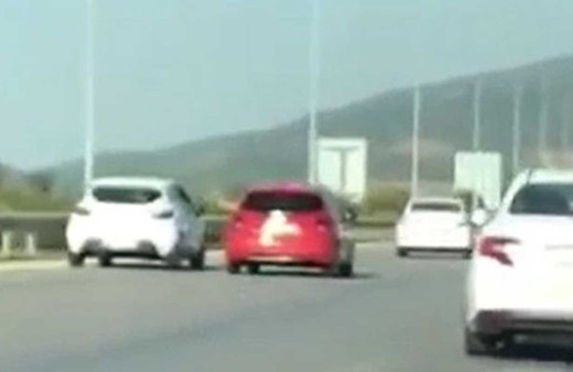 Trafikte inanılmaz anlar kamerada! Tartıştığı sürücüye bakın ne yaptı