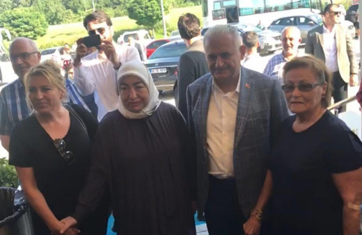 Binali Yıldırım'a Ankara yolunda sevgi seli