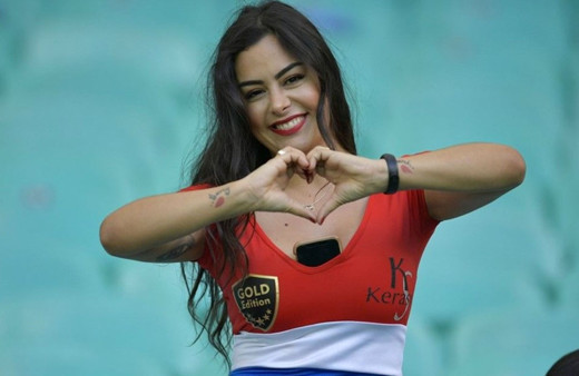 Larissa Riquelme'den 9 yıl sonra yine aynı poz