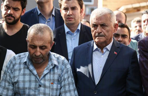 Binali Yıldırım'ın zor anları ağlamamak için kendisini zor tuttu