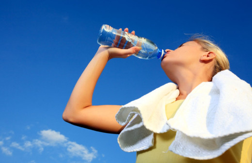 Günde kaç bardak su içilmeli? Kadınlar ve erkeklerin içmesi gereken su miktarı