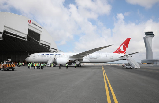 THY'nin ilk rüya uçağı Boeing 787-9 Dreamliner İstanbul'a iniş yaptı