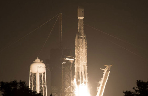 Elon Musk'ın SpaceX Falcon Heavy roketi okyanusa çakıldı