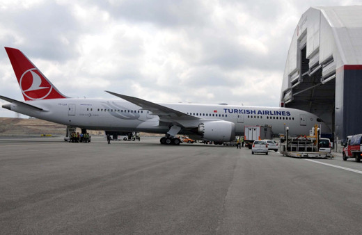 THY'nin ilk rüya uçağı Boeing 787-9 Dreamliner İstanbul'a iniş yaptı