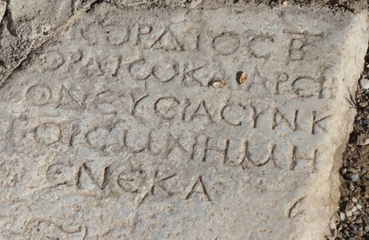 Kapadokya'da bulunan 2000 yıllık mezar taşının Büyük İskender'e ait olduğu zannediliyor