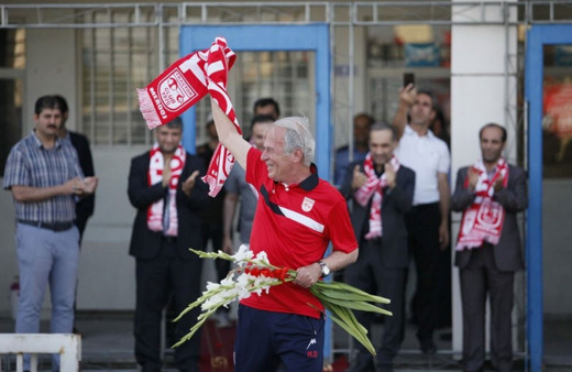 Mustafa Denizli'ye ilk idmanında sevgi seli
