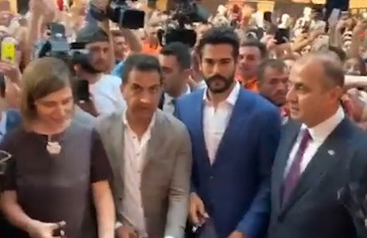 Romanya'da Burak Özçivit izdihamı