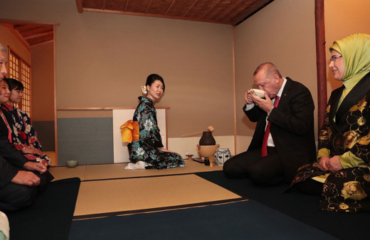 Erdoğan, Mukogawa Kadın Üniversitesinde çay seremonisine katıldı