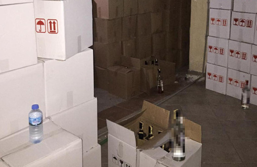 Marmaris'te yapılan operasyonda 6 bin 849 şişe sahte içki ele geçirildi