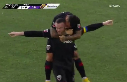 Wayne Rooney füze yolladı kaleciyi perişan etti