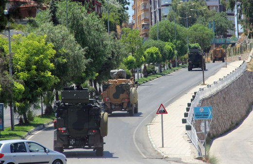 Esed saldırısı sonrası Suriye sınırına dikkat çeken askeri sevkiyat