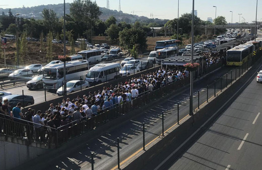 FSM köprüsündeki çalışma İstanbulluları çileden çıkardı! Metrobüsler dolup taştı