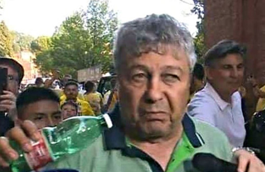 Mircea Lucescu'ya da mikrofon diye pet şişe uzattılar