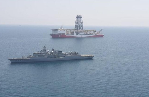 Yavuz sondaj gemisine Barbaros eşlik ediyor