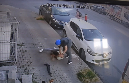 Film sahnelerini aratmadı! Gaspçıları kovalayıp tüfeği aldı