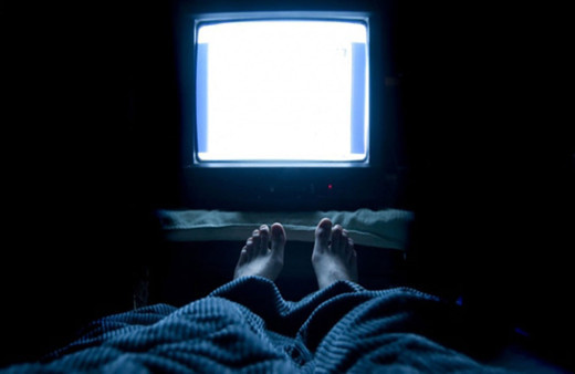 Uzman uyardı! Karanlıkta televizyon izlemek hangi hastalığı tetikliyor!