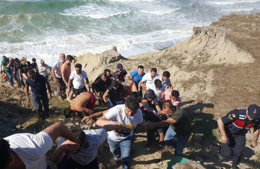 Şortlarını yıkamak için denize giren 2 kardeş boğuldu