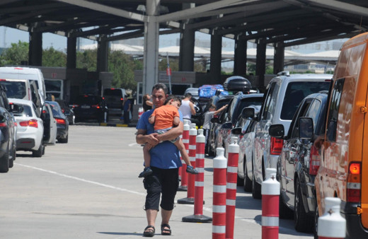 Edirne Kapıkule'de gurbetçi akını