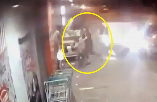 Adana'da genç kadın çocuğu son anda kurtardı