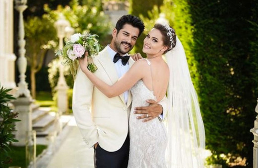 Fahriye Evcen ve Burak Özçivit'in romantik evlilik yıl dönümleri! 2. Senelerini rekorla kutladılar