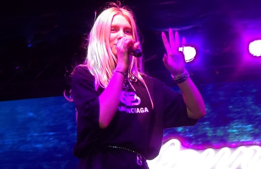 Aleyna Tilki Düzce'de hem alanı hem tekneleri doldurdu