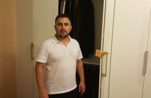 Bal satışıyla tanınan Ekrem İncel yatak odasını görünce şok oldu!