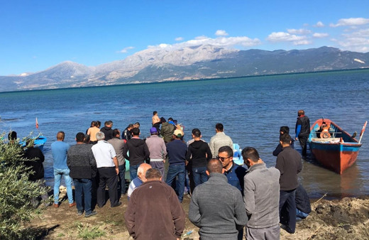 Eğirdir Gölü'ne açılan AK Parti yöneticisi kayboldu