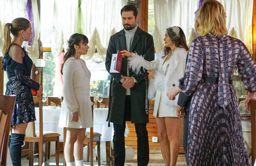 FOX TV Yasak Elma dizisine RTÜK'ten 'metres' şoku: Para cezası verdi!