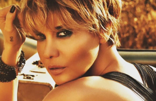 Gülben Ergen'in paylaştığı bikinili pozu fena!