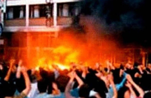 Türkiye'yi sarsan Madımak olayı! İşte ünlü isimlerin paylaşımları