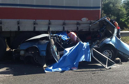 Manisa'da kaza 3 kişi öldü 2 kişi yaralandı