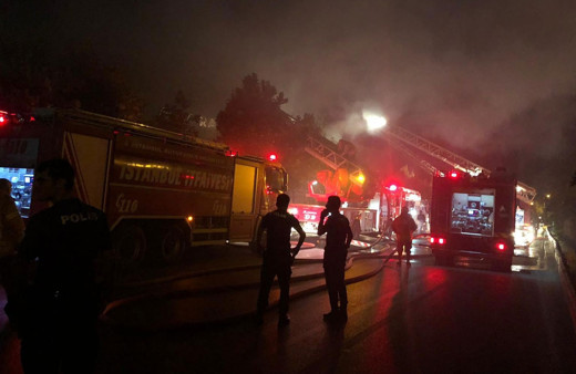 Sancaktepe'de fabrika alev alev yandı