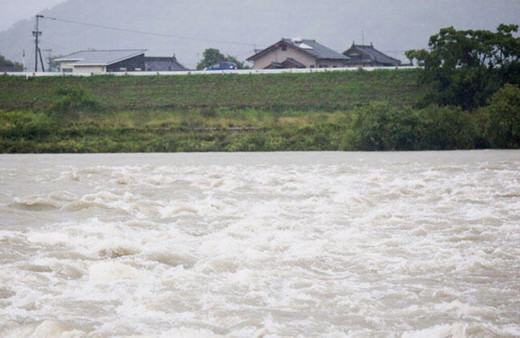 Japonya'da perşembe gününe kadar 1 milyon kişi tahliye edilecek