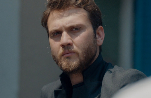 Aras Bulut İynemli Çukur'un sezon arasında askere gitti! Birlikte sevgi seline uğradı