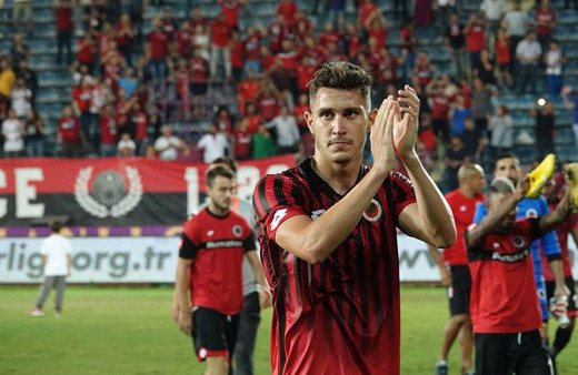 Fenerbahçe Mert Çetin'in peşinde