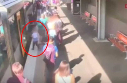 Görevliler raylara düşen çocuğu son anda kurtardı