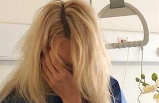 Pamela Anderson, futbolcu sevgilisi Adil Rami'nin elini çatlayana kadar ezdiğini söyledi