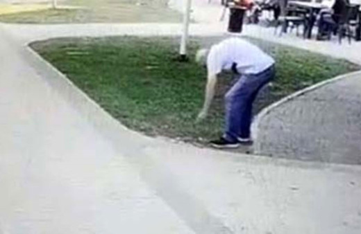 Umre için biriktirdiği altınları düşürdü