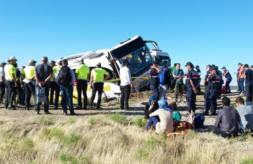 Aksaray'da yolcu otobüsü devrildi! Çok sayıda yaralı var