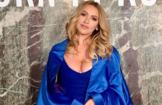 Hadise'nin göğüs dekoltesi Instagram'ı karıştırdı! Gözümüze soksaydın..