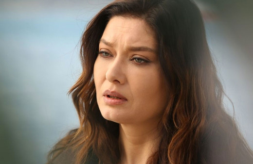 Nurgül Yeşilçay'dan Bottle Cap Challenge akımı için ilginç video
