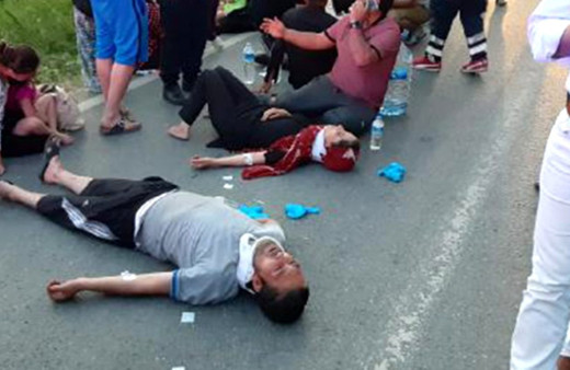 Piknikten dönen işçileri taşıyan midibüs devrildi! 12'si ağır 20 yaralı