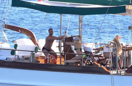 Süper Lig futbolcusu Sakıb Aytaç Ciciş kardeşlerle yakalandı