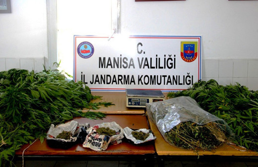 Manisa'da uyuşturucu üreten baba ve oğlu yakalandı