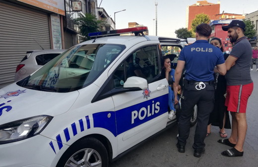 Çantasını vermek istemedi! Kadın turist metrelerce sürüklendi