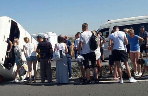 Denizli'de turistlerin tur otobüsü devrildi! Yaralılar var